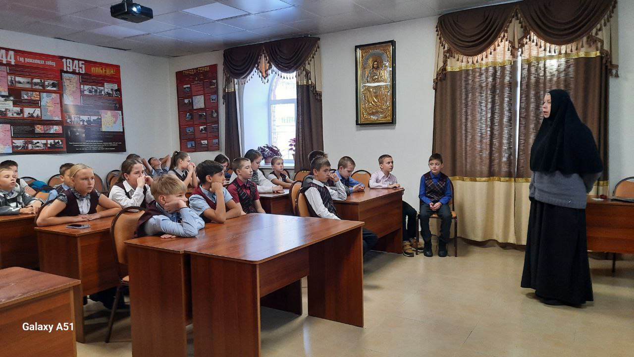 Духовно-просветительский центр посетили учащиеся МОБУ «СОШ №10» г. Арсеньева (+ Фото)