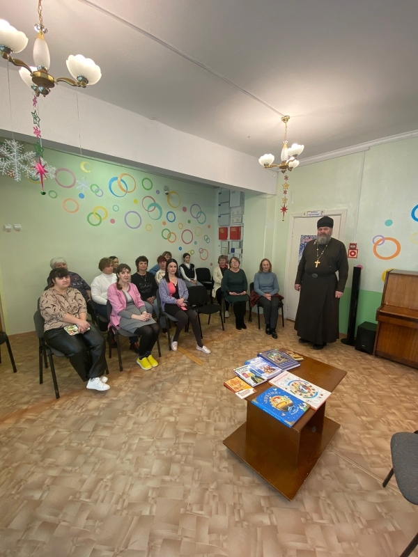 Вопросы духовно-нравственного воспитания дошкольников обсудили педагоги Детского сада №8 г. Дальнегорска на встрече с иереем Андреем Васякиным (+ Фото)