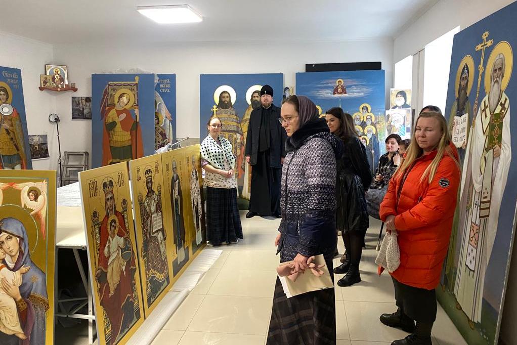 Митрополит Владимир посетил иконописные мастерские «Ковчег»