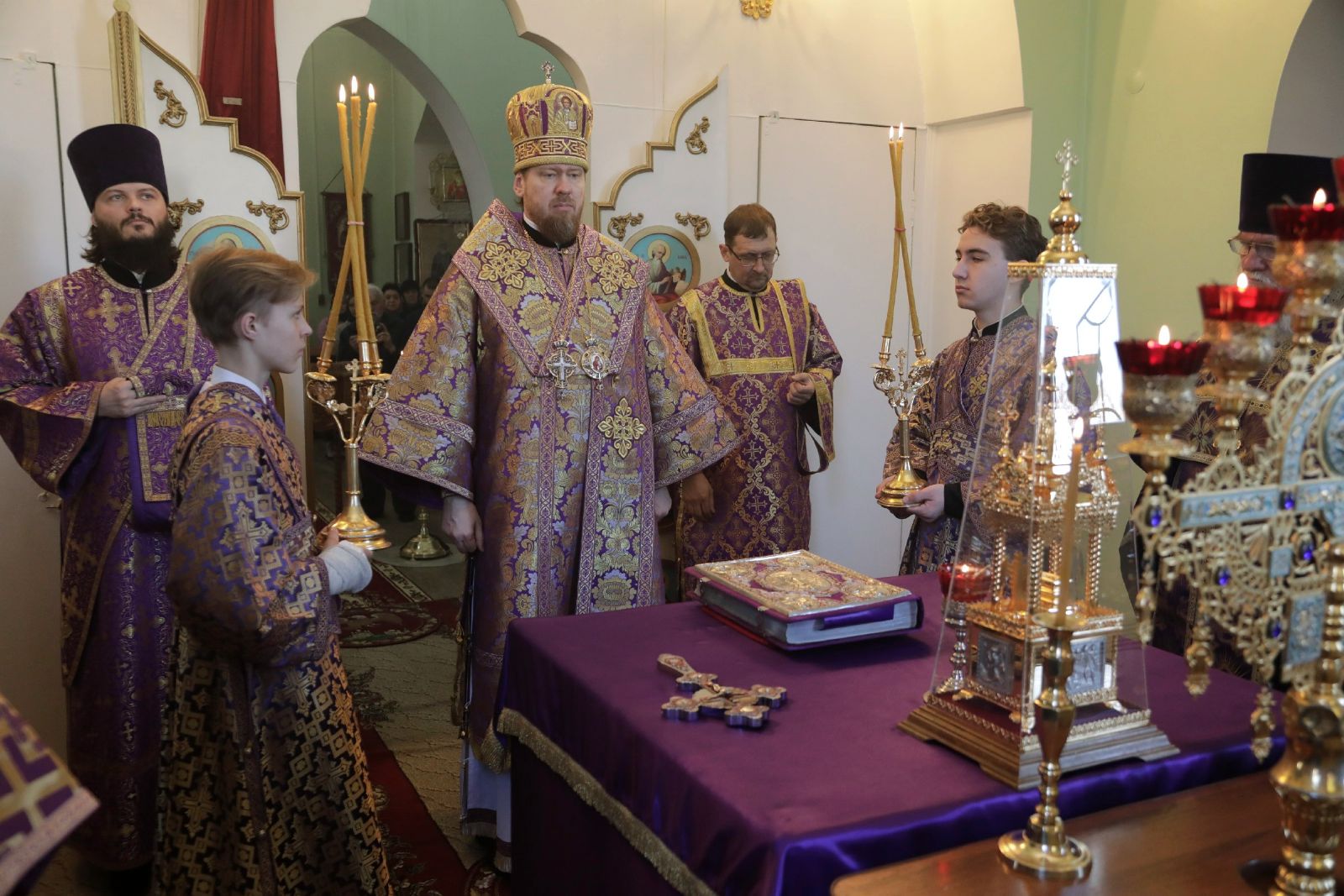 Митрополит Владимир совершил всенощное бдение в храме святого преподобного Серафима Саровского города Уссурийска