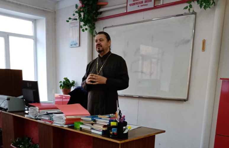 Иерей Виталий Шаркеев провёл беседу со студентами Находкинского гуманитарно-политехнического колледжа.