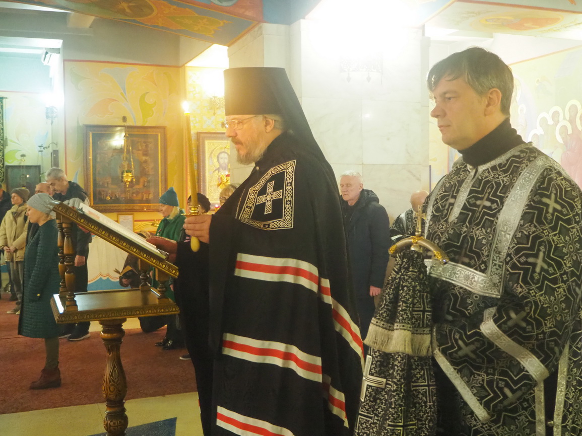 Епископ Николай совершил утреню с чтением Великого покаянного канона в Казанском Кафедральном соборе.