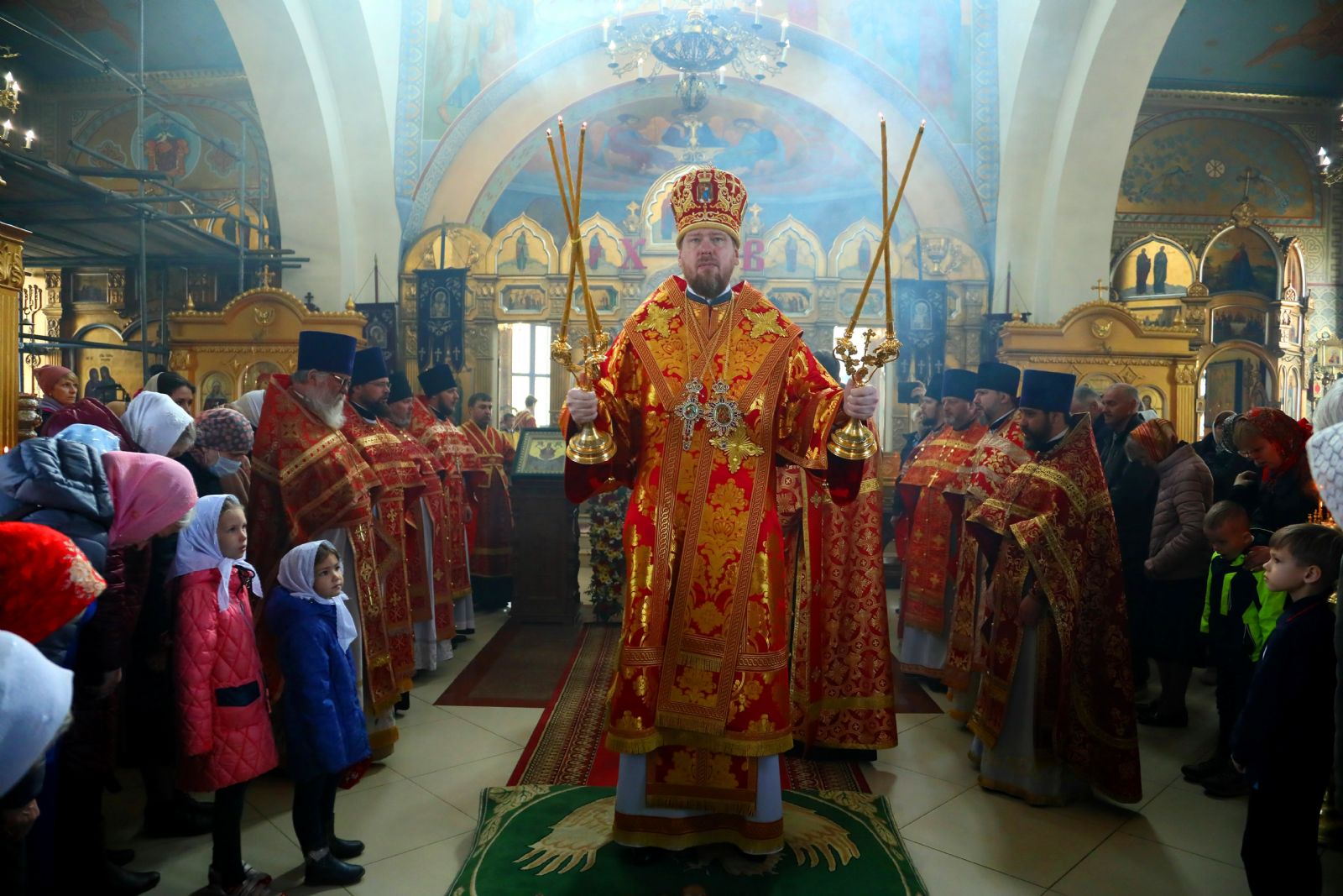 В пятницу Светлой седмицы глава Приморской митрополии совершил литургию в Покровском храме Уссурийска