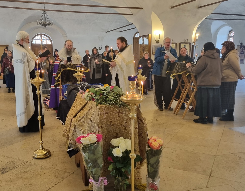 Отпевание монахини Ольги (Фёдоровой), мамы епископа Арсеньевского и Дальнегорского Гурия (+ Фото + Видео)