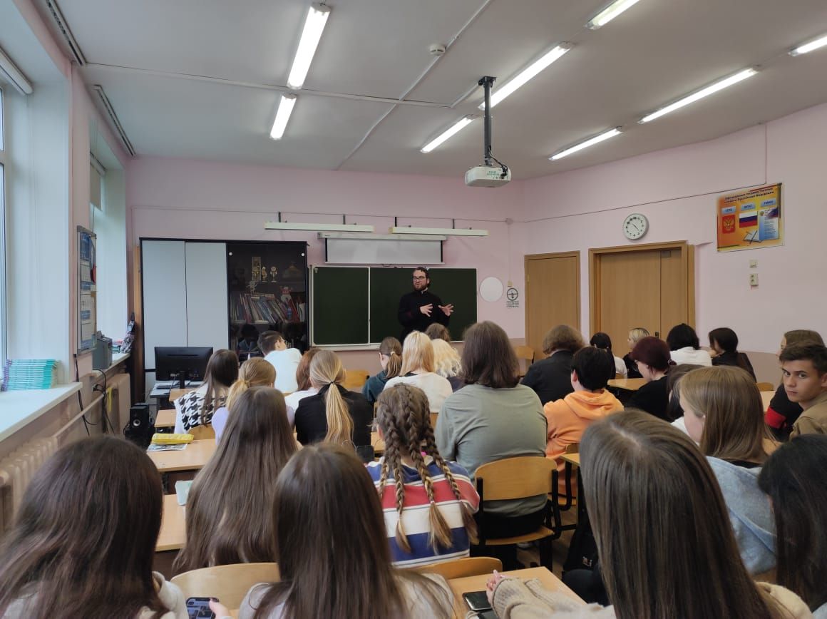 Экскурсии по Владивостоку и встречи со священниками – губернаторский проект «Духовно-нравственное воспитание в молодёжной и подростковой среде» вошёл в завершающую стадию.