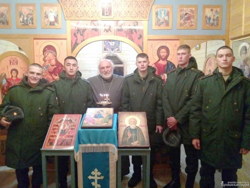 Иерей Константин Мироненко духовно окормляет военнослужащих СВО