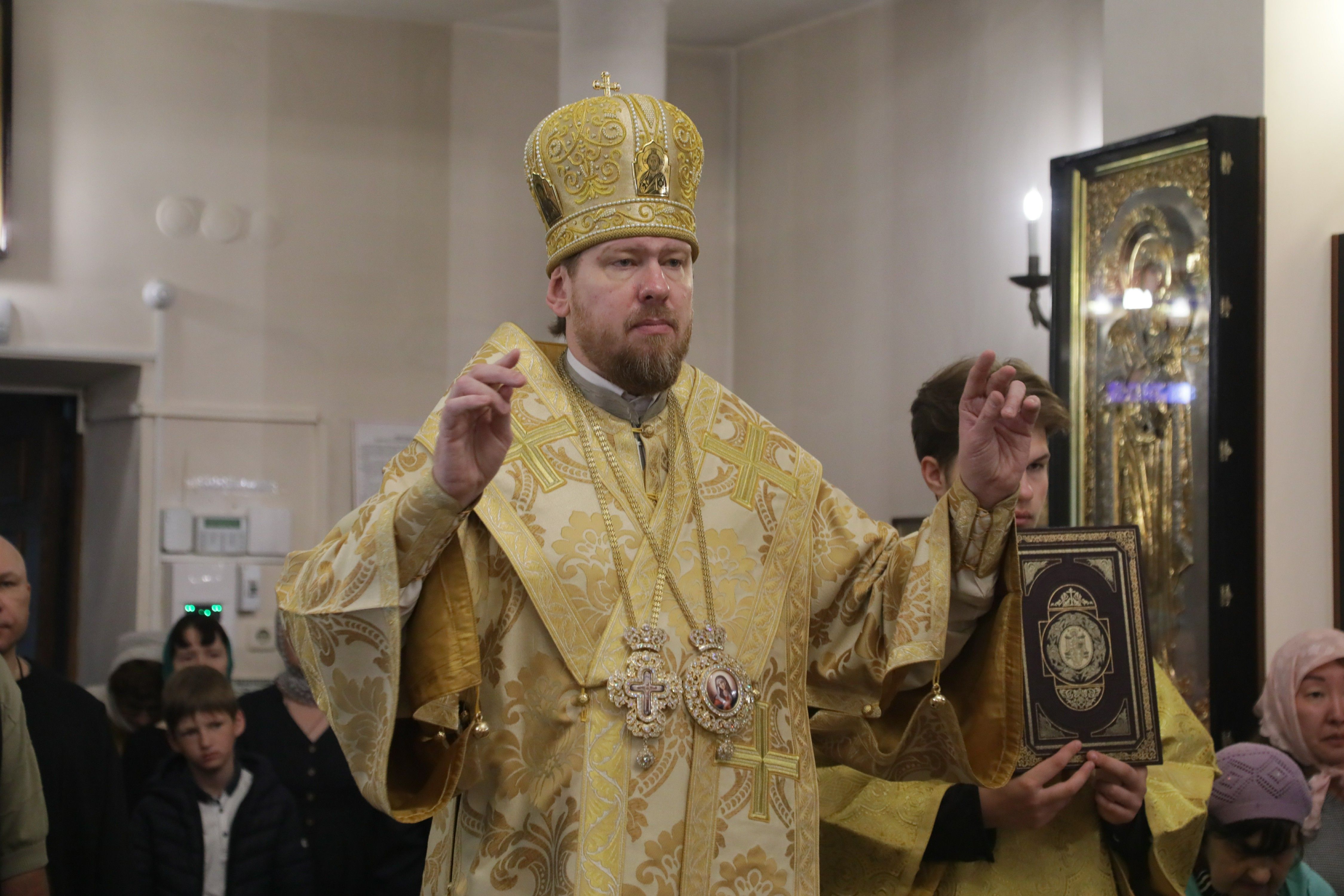 В день празднования памяти святого праведного Иоанна Кронштадтского митрополит Владимир совершил Божественную литургию