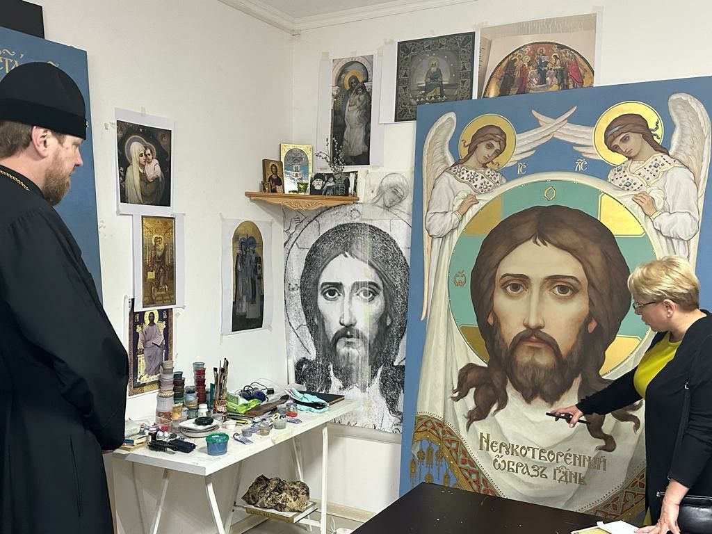 Митрополит Владимир посетил иконописные мастерские «Ковчег»