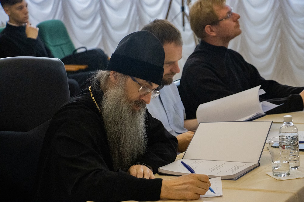 Епископ Уссурийский Иннокентий посетил Хабаровскую епархию и возглавил комиссию на защите дипломов в семинарии