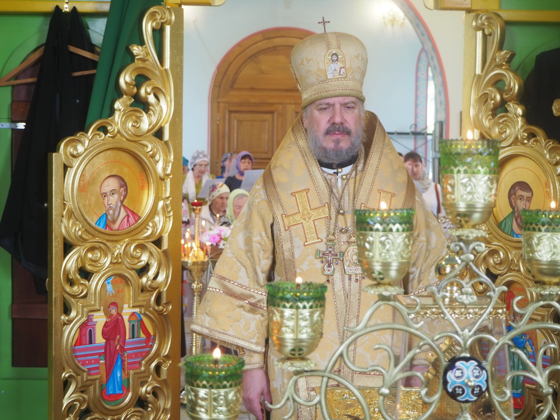 Епископ Николай совершил Божественную литургию в храме в честь преподобных Макария Египетского, Силуана Афонского и Онуфрия Великого г.Партизанска.