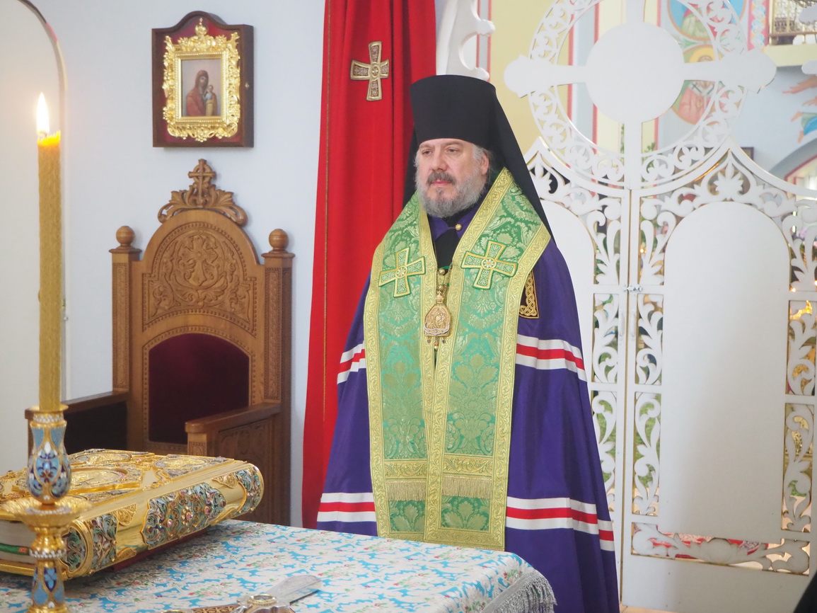 В канун праздника Святой Троицы епископ Николай возглавил всенощное бдение в Кафедральном соборе г. Находки.