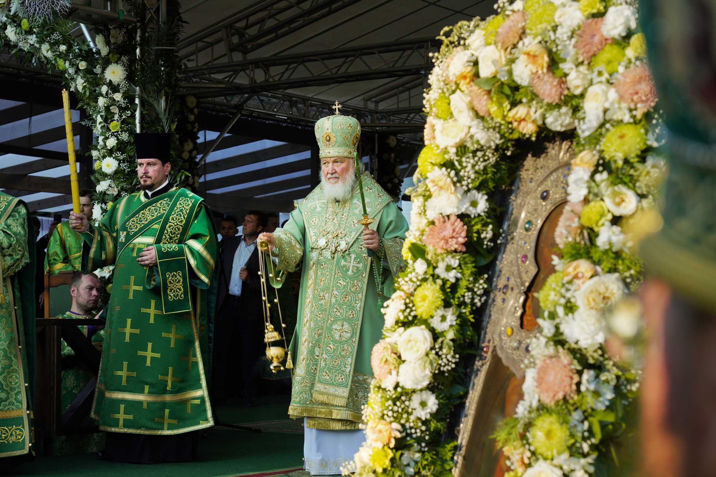 В канун праздника обретения мощей преподобного Сергия Радонежского митрополит Владимир сослужил Святейшему Патриарху Кириллу за всенощным бдением в Троице-Сергиевой лавре