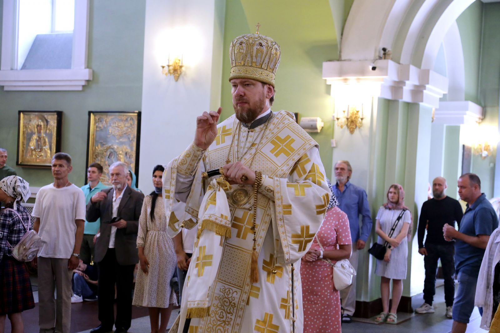 Митрополит Владимир совершил всенощное бдение в Покровском соборе