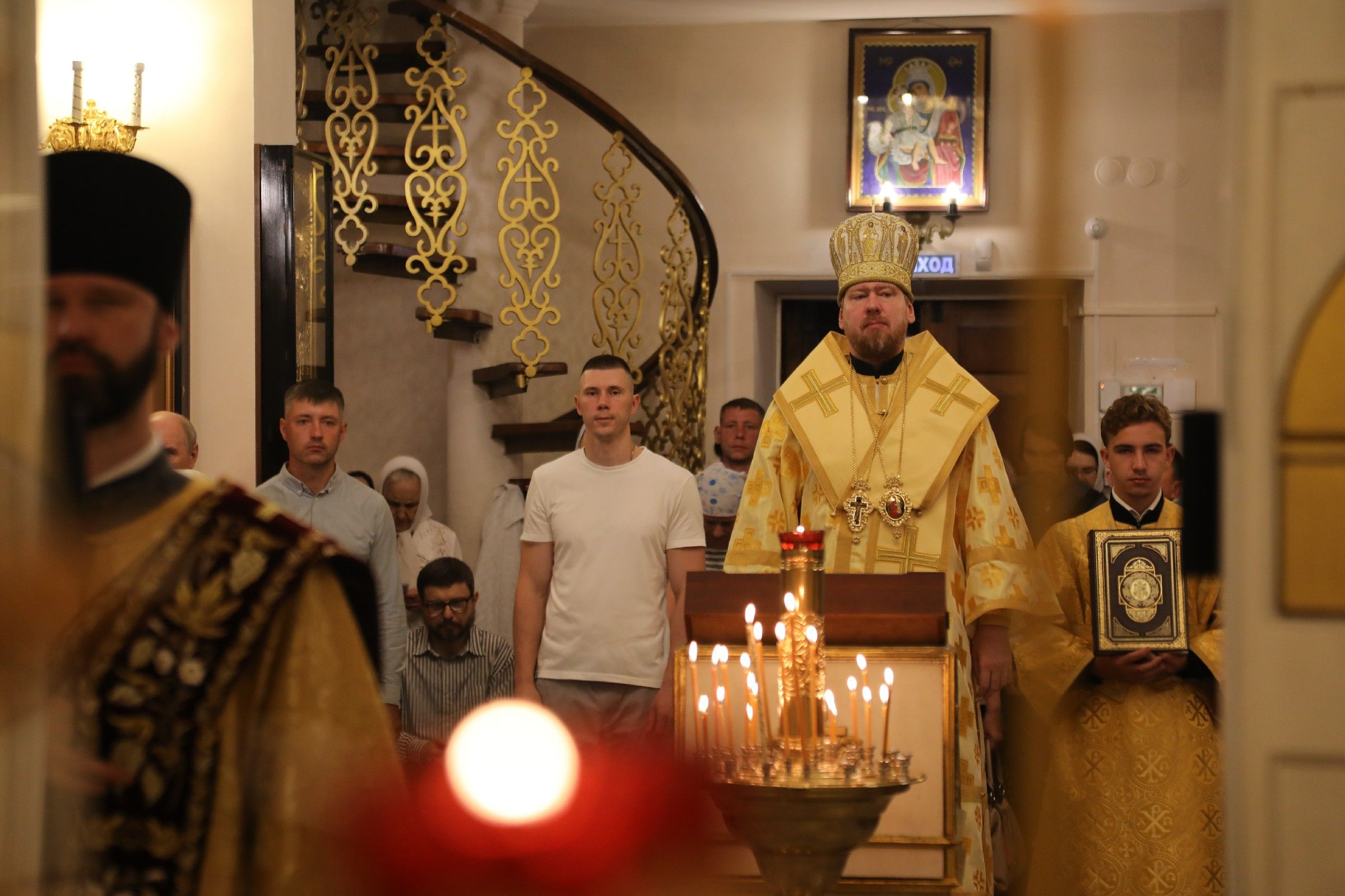 Глава Приморской митрополии совершил Божественную литургию в храме святого Иоанна Кронштадтского