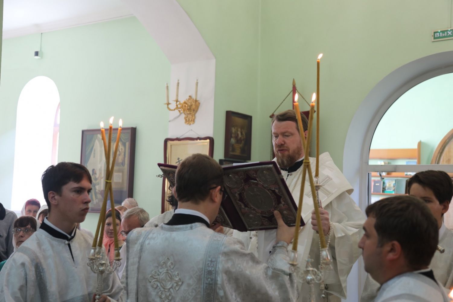 Митрополит Владимир совершил всенощное бдение в канун праздника Преображения Господня