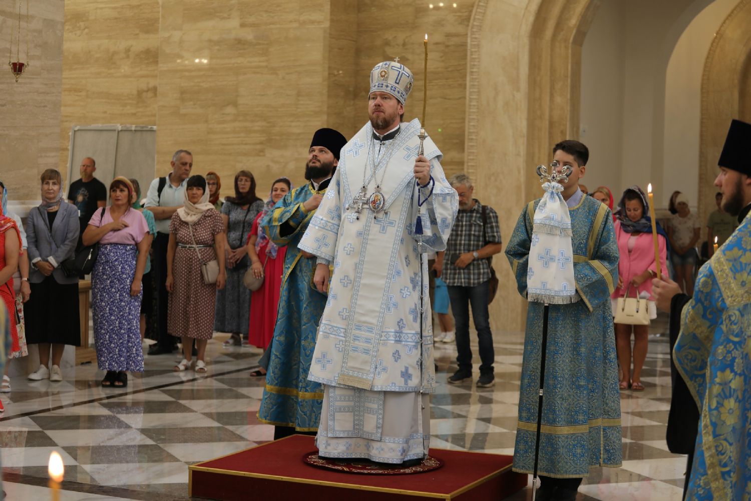 В канун празднования Успения Божией Матери митрополит Владимир совершил всенощное бдение