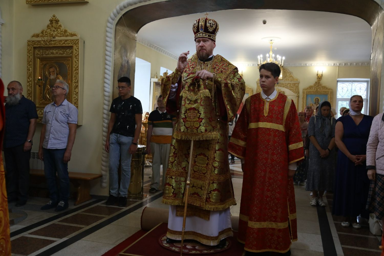 Митрополит Владимир совершил всенощное бдение в Свято-Никольском соборе
