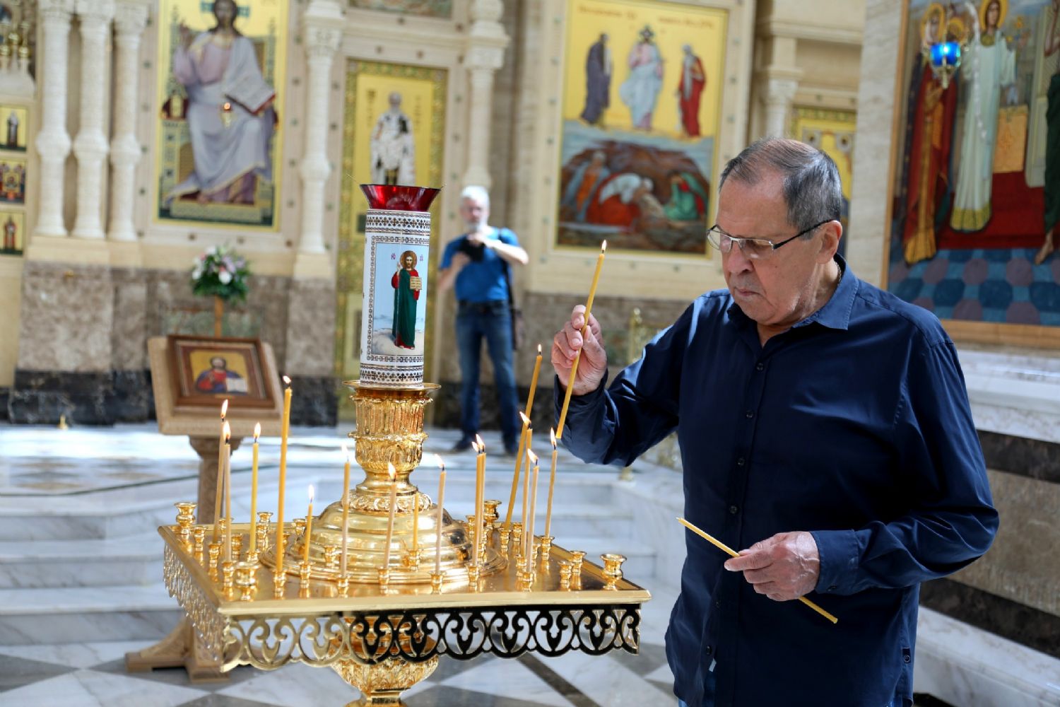 Министр иностранных дел РФ Сергей Лавров посетил главный храм Приморья