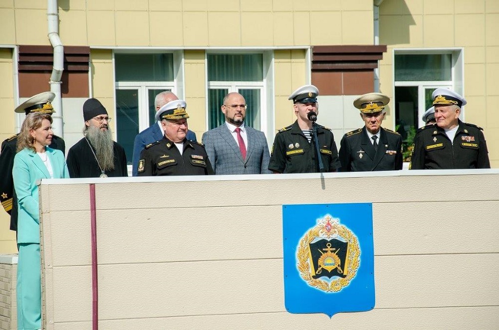 Епископ Иннокентий посетил торжественное начало учебного года в филиале Нахимовского училища