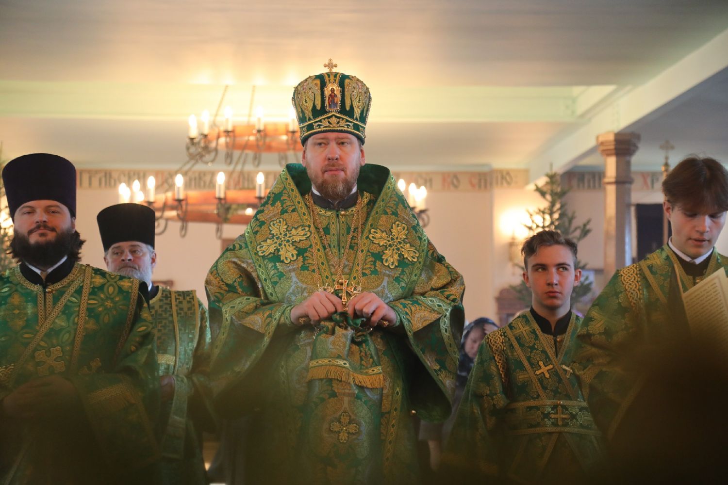 Митрополит Владимир совершил Божественную литургию в Свято-Серафимовском мужском монастыре