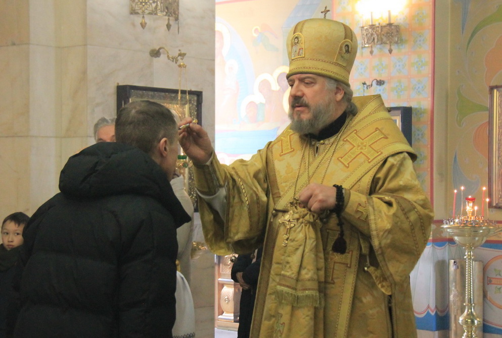 Епископ Находкинский и Преображенский Николай возглавил всенощное бдение в Казанском соборе.