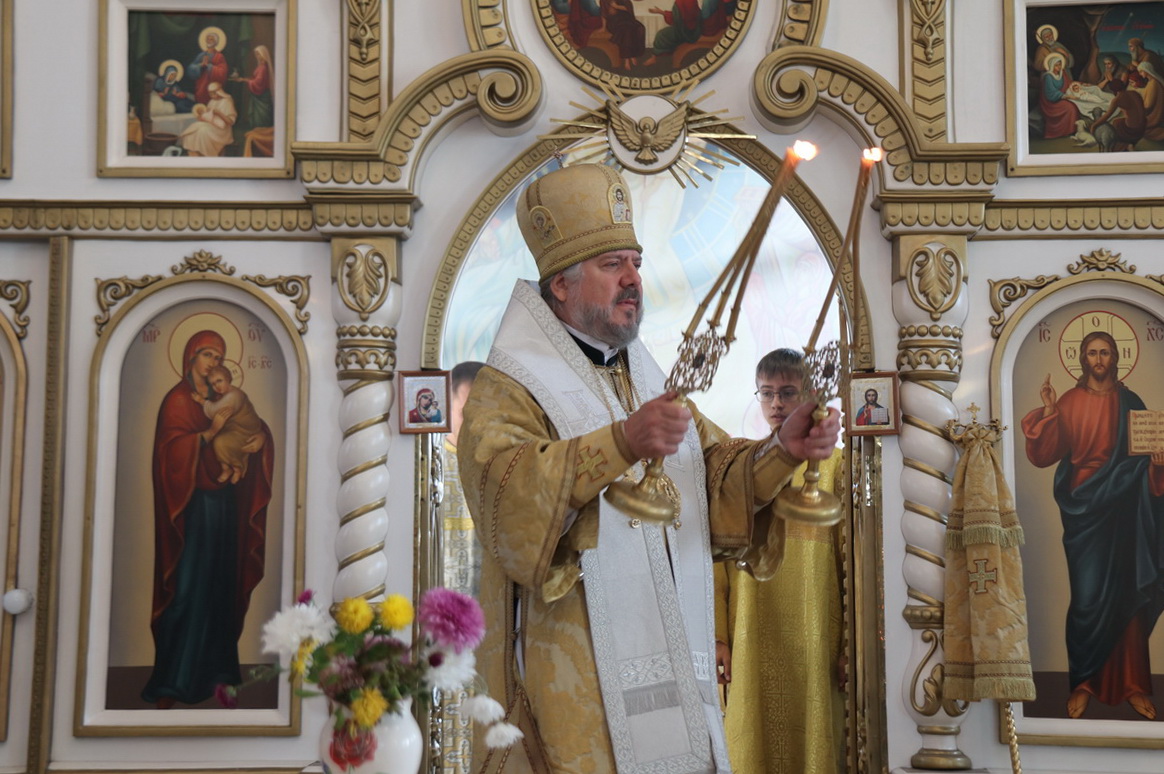 В неделю 19-ю по Пятидесятнице епископ Находкинский и Преображенский Николай совершил Божественную литургию в храме Успения Божией Матери с. Владимиро-Александровское.