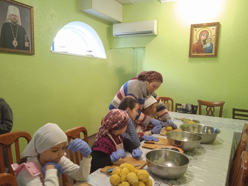 Для учащихся воскресной школы проведен урок кулинарии