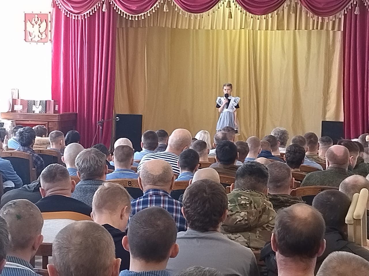 Прихожане Покровского храма города Уссурийска поздравили воинов с Днем защитника Отечества