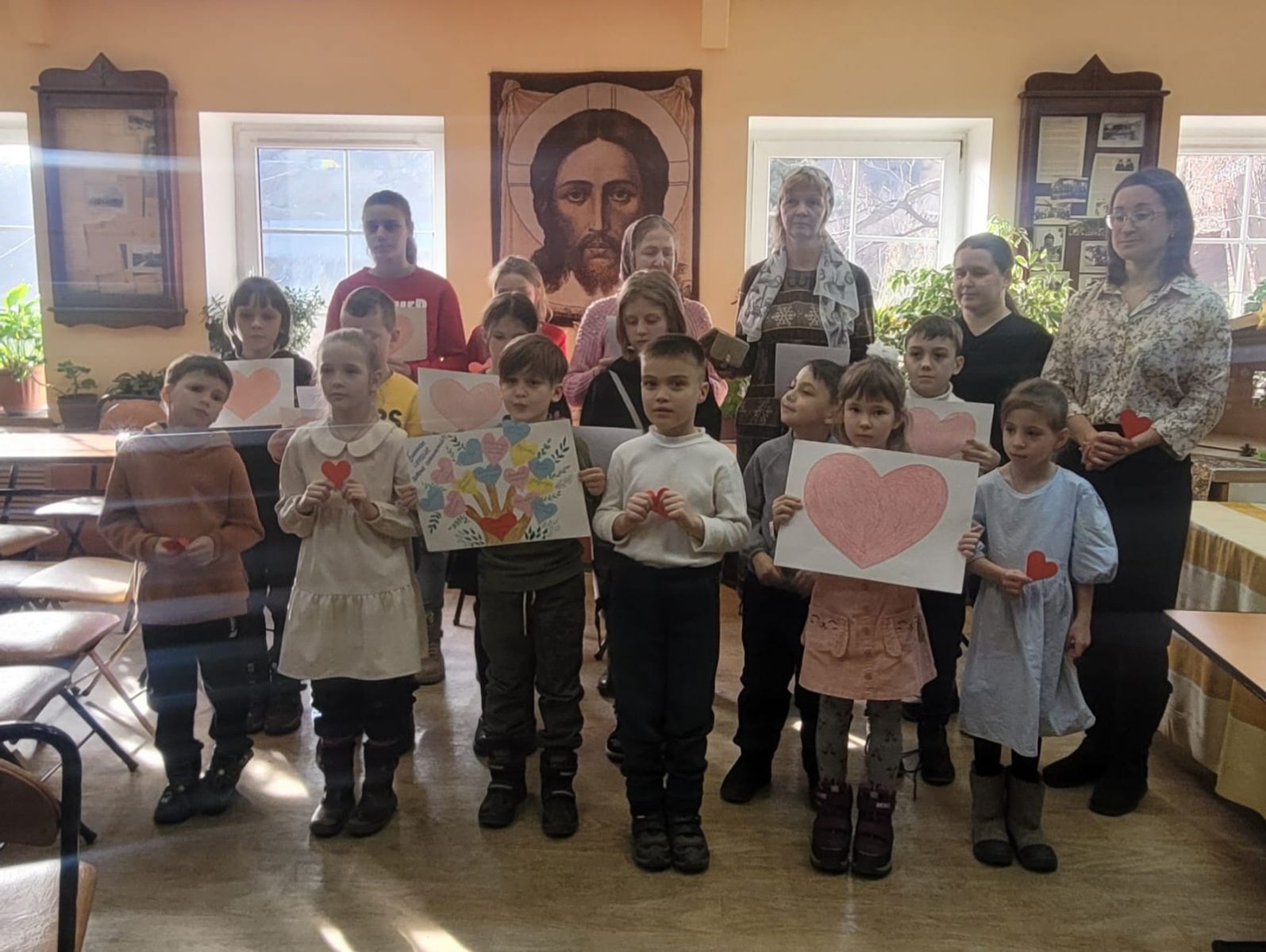 Воспитанники воскресной школы Свято-Никольского собора поздравили воинов с Днем защитника Отечества