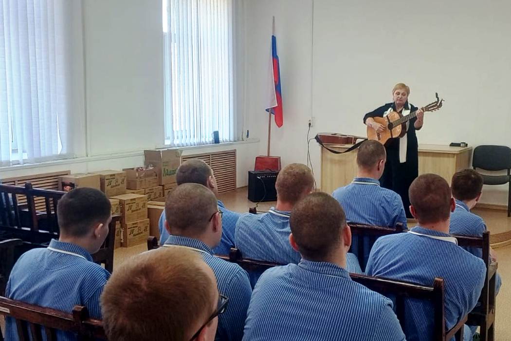 Прихожане храма Покрова Пресвятой Богородицы города Уссурийска посетили военный госпиталь с концертом