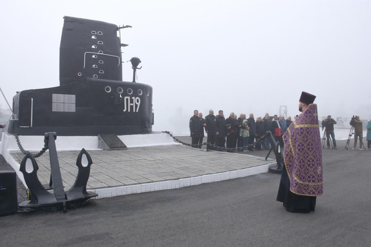 Клирик епархии совершил литию в День памяти погибших моряков-подводников