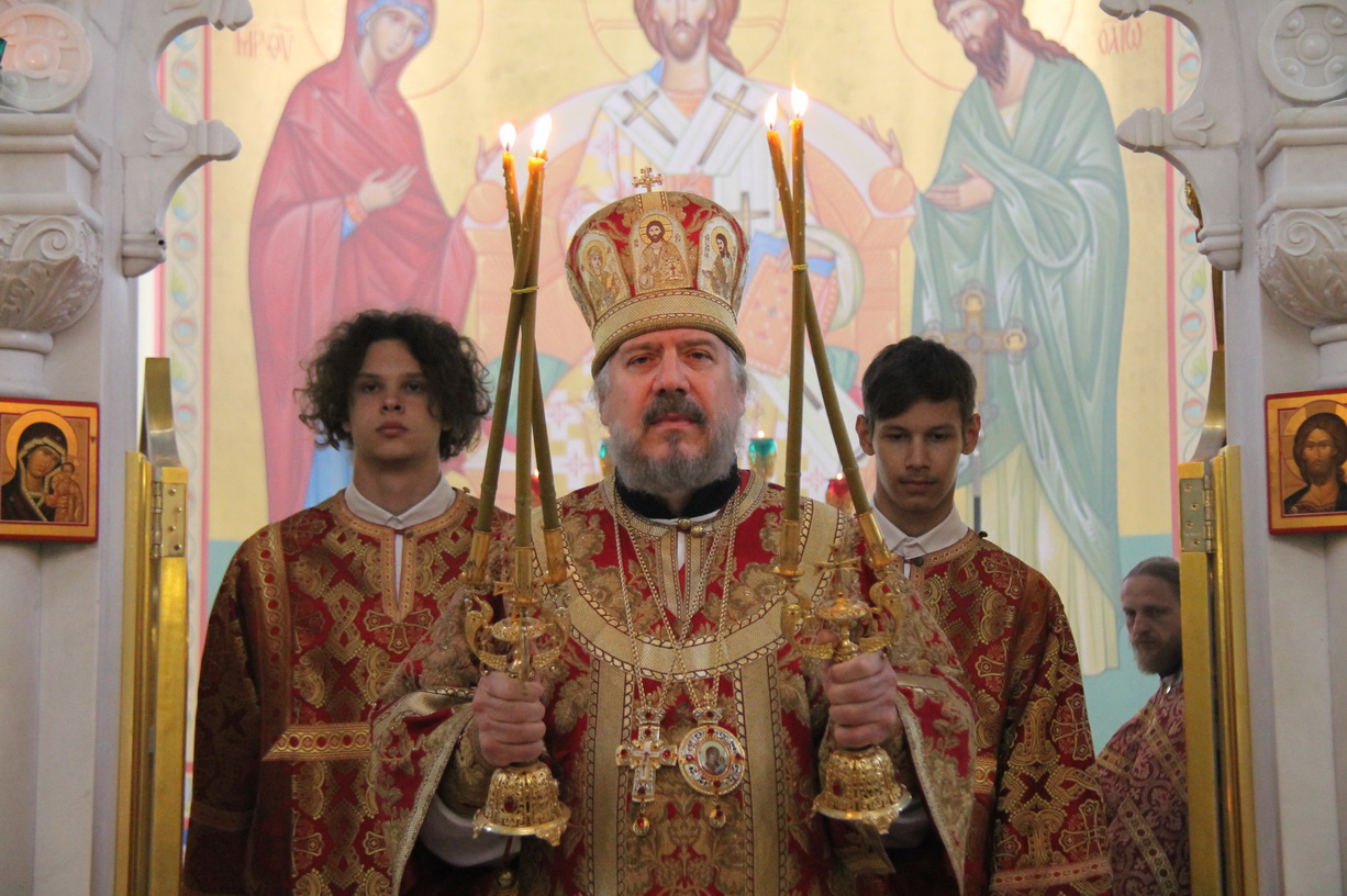 В Неделю 4-ю по Пасхе, о расслабленном, епископ Находкинский и Преображенский Николай совершил Божественную литургию в Казанском Кафедральном соборе г. Находки.