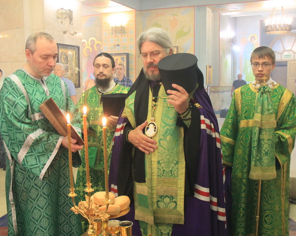 В канун празднования памяти обретения мощей преподобного Сергия Радонежского, епископ Находкинский и Пребраженский Николай, возглавил всенощное бдение в Казанском соборе.