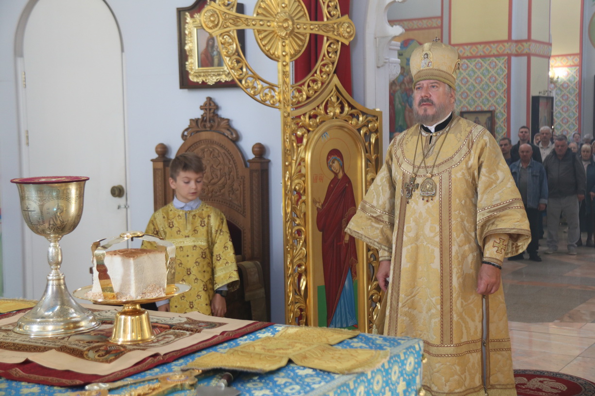 В Неделю 17-ю по Пятидесятнице, епископ Находкинский и Преображенский Николай совершил Божественную литургию в Казанском Кафедральном соборе г. Находки.