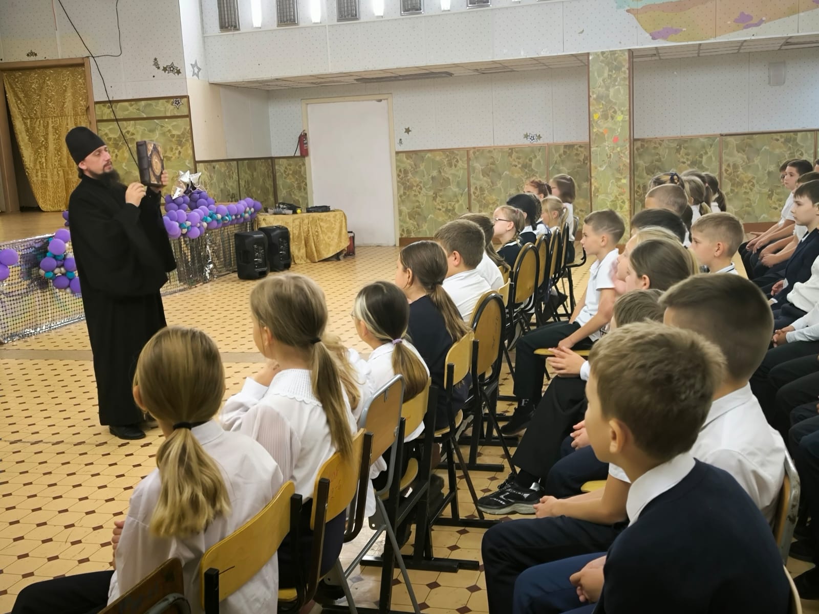 Библия — священная книга христиан.