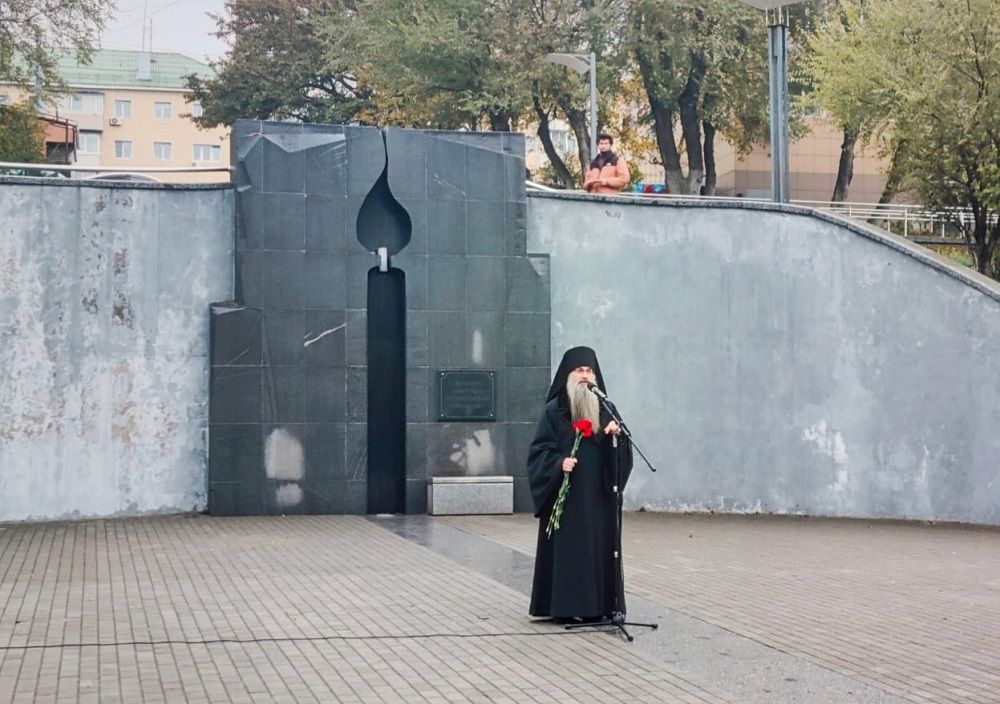 Епископ Уссурийский Иннокентий принял участие в памятном митинге в честь безвинно убиенных в годы репрессий