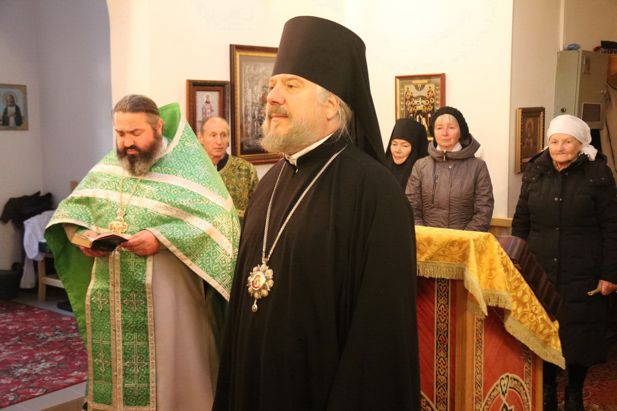 Епископ Находкинский и Преображенский Николай возглавил Божественную литургию в храме Воскресения Христова с. Бровничи.