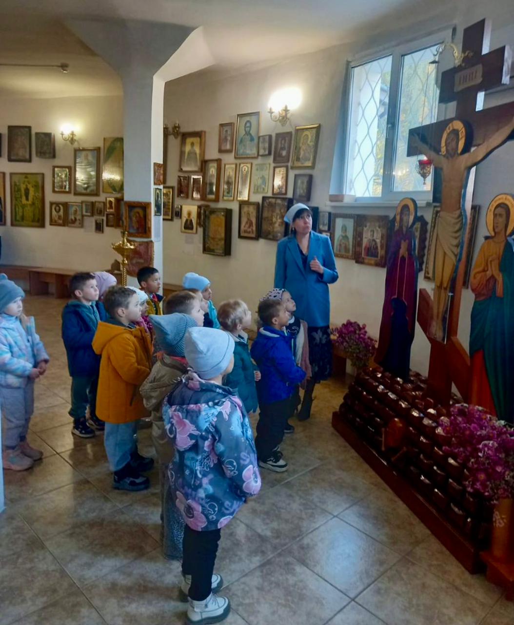 В Большом Камне провели храмовую экскурсию для дошкольников.