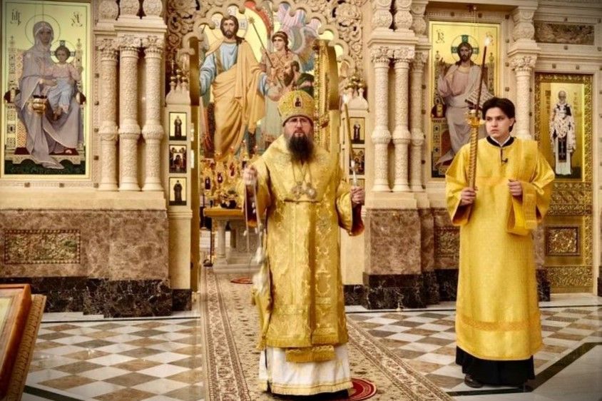 Глава митрополии совершил полиелейное богослужение в Спасо-Преображенском соборе 
