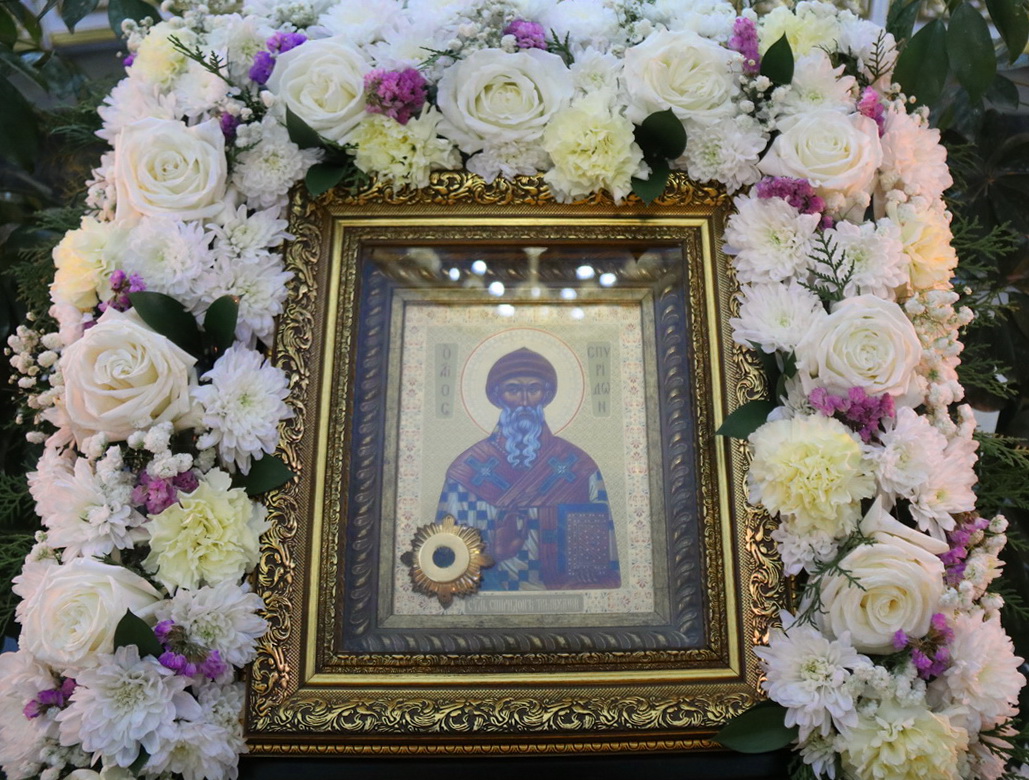 В день памяти свт. Спиридона Тримифунтского епископ Находкинский и Преображенский Николай совершил Божественную литургию в храме апостола Петра г. Большой Камень.