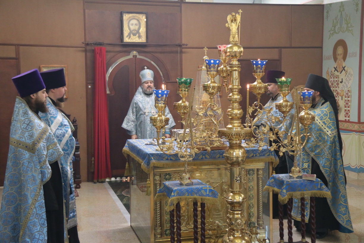 Епископ Николай возглавил всенощное бдение в Казанском соборе.