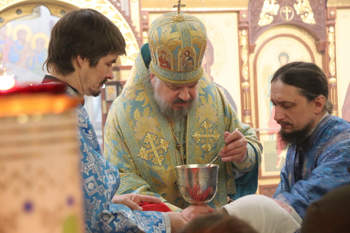 В Неделю о блудном сыне епископ Находкинский и Преображенский Николай совершил Божественную литургию в Казанском Кафедральном соборе г. Находки.