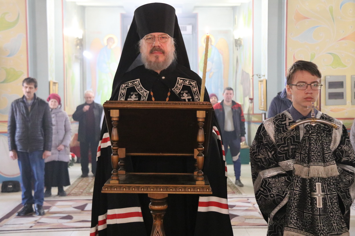Епископ Николай совершил утреню с чтением Великого покаянного канона в Казанском Кафедральном соборе.