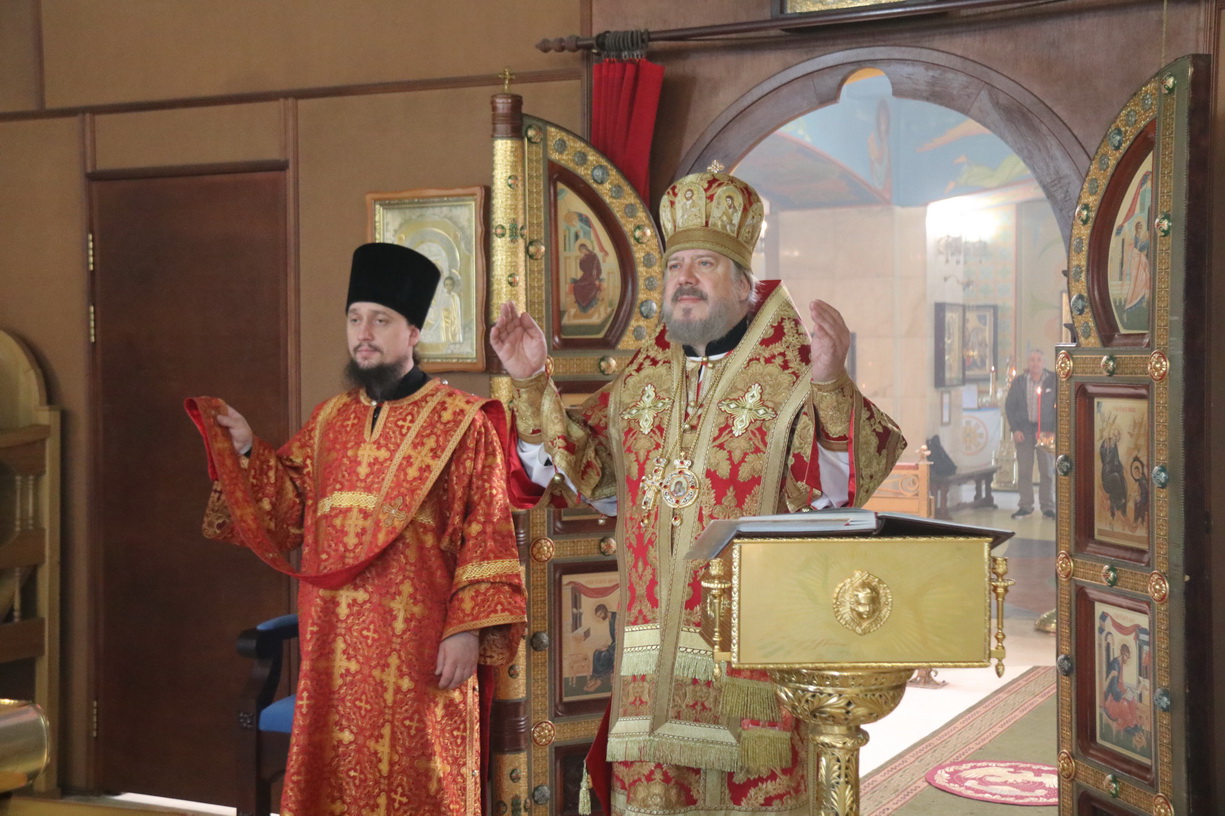 В день памяти апостола и евангелиста Иоанна Богослова епископ Николай возглавил Божественную литургию в Казанском Кафедральном соборе г. Находки.