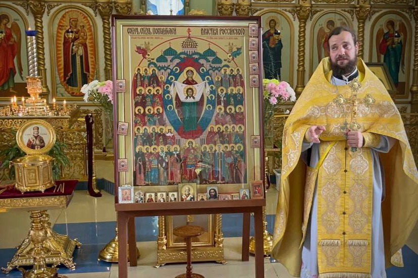 Прихожане лучегорского храма помолились перед иконой "Собор святых покровителей воинства российского"