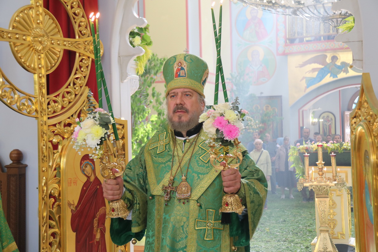 В канун праздника Святой Троицы епископ Николай возглавил всенощное бдение в Кафедральном соборе г. Находки.