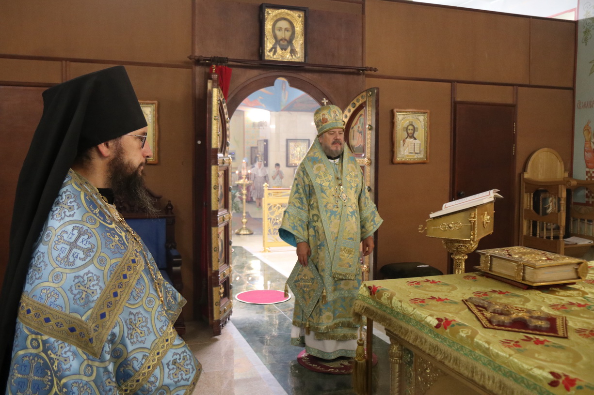 Епископ Находкинский и Преображенский Николай совершил Божественную литургию в Казанском соборе.