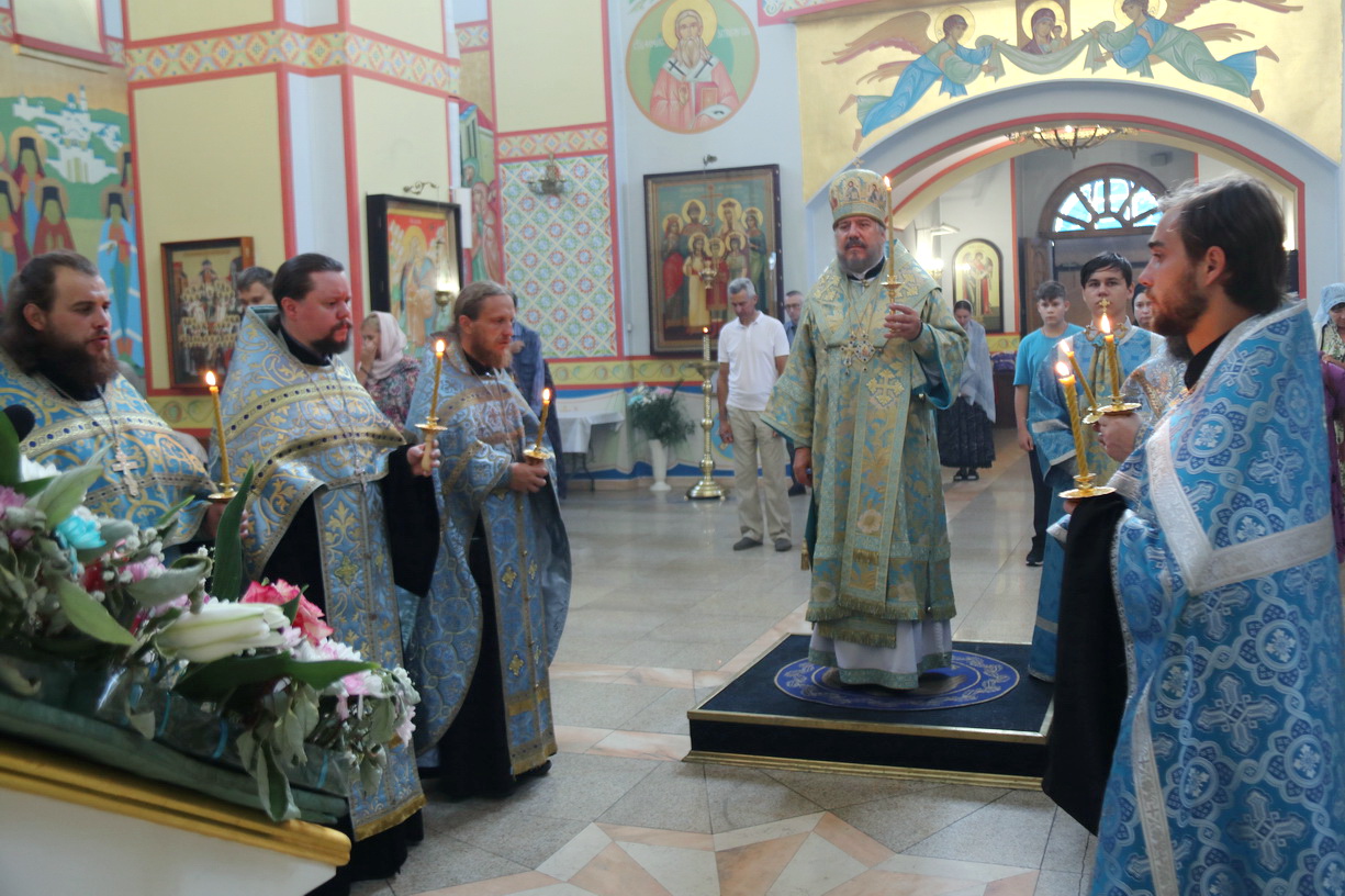 Епископ Николай возглавил всенощное бдение в Казанском соборе.