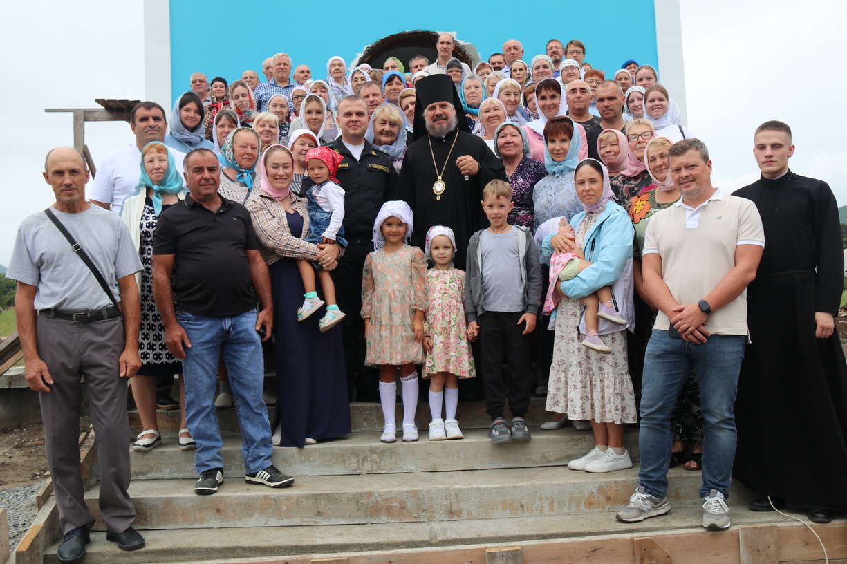  Епископ Николай совершил Божественную литургию в строящемся храме в честь иконы Божией Матери "Всецарица" с. Новицкое.