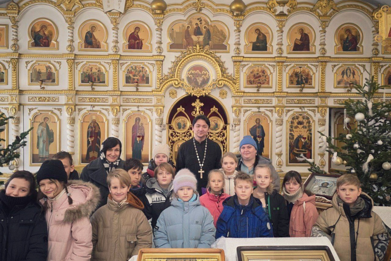 Учащиеся школы №9 побывали в Успенском храме г. Владивостока с экскурсией